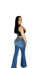 Load image into Gallery viewer, Distressed flare Jeans